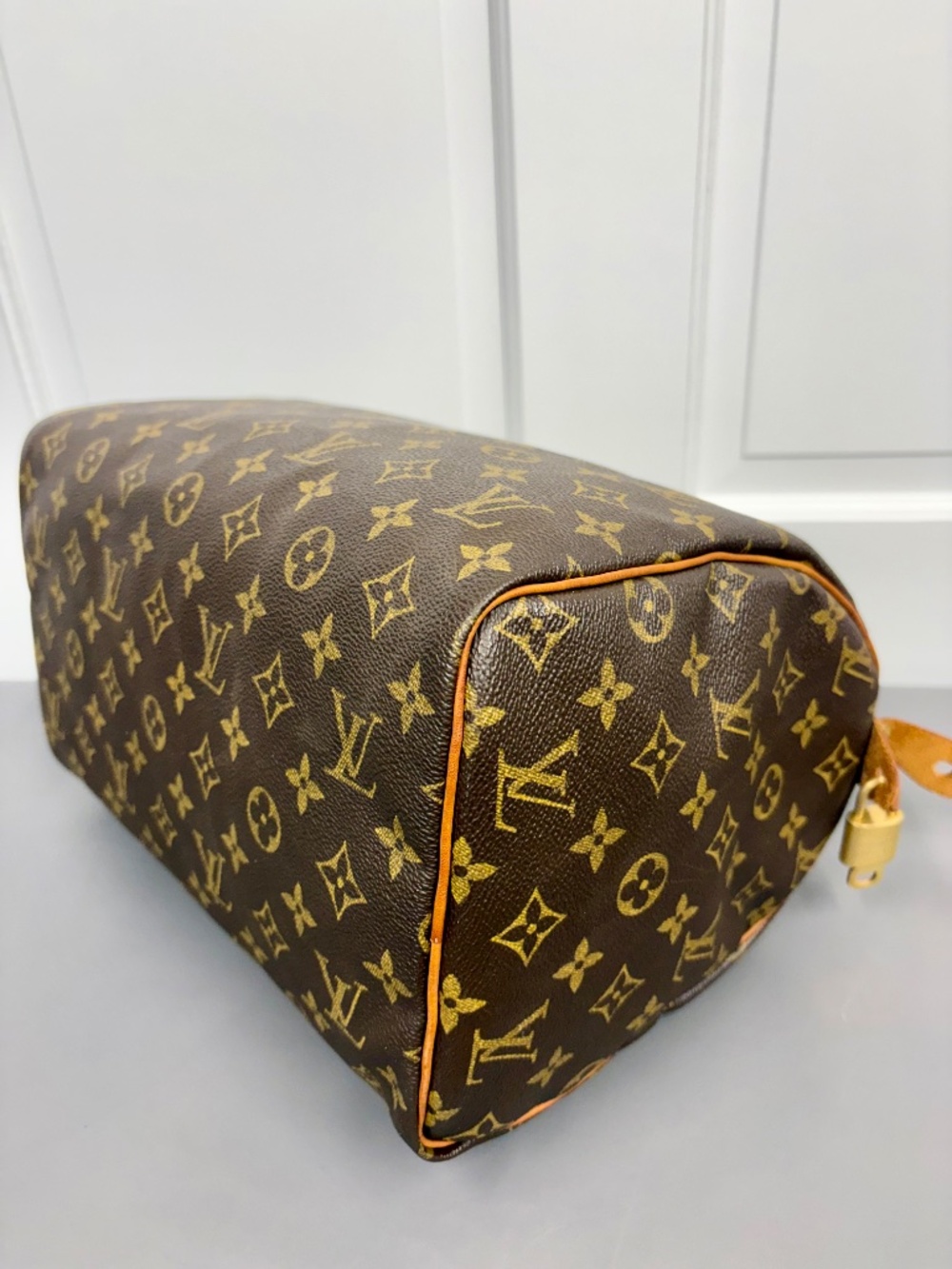 Louis Vuitton Monogram Speedy 30 Handbag - Picture 9 of 14